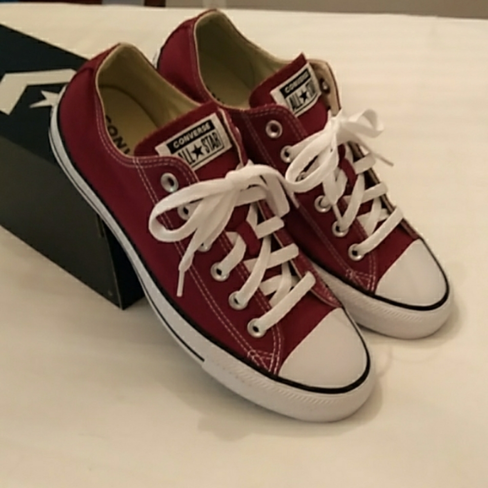 Converse low top maroon sneakers.